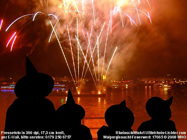 Rheinschifffahrt Mittelrhein-Lichter zum Walpurgisnacht-Feuerwerk